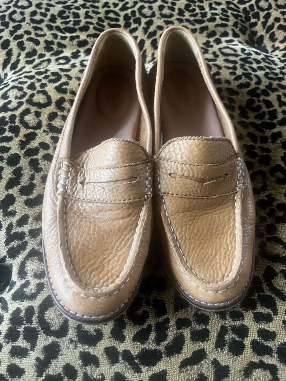 Sperry Women's Seaport Penny Loafers Tan Leather With White Stitching SZ 7
